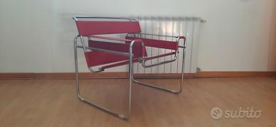 Poltrona WASSILY in cuoio rosso di MDF ITALIA