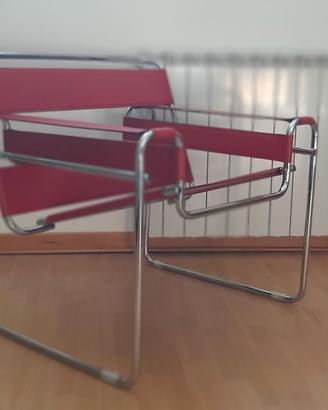 Poltrona WASSILY in cuoio rosso di MDF ITALIA