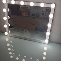 Specchio trucco con luci LED