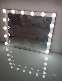 Specchio trucco con luci LED