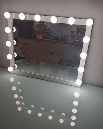 Specchio trucco con luci LED