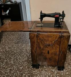 Macchina da cucire d'epoca
