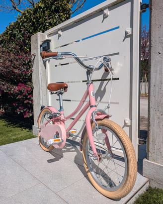 Bici marca Bobbin rosa da bambina con rotelle