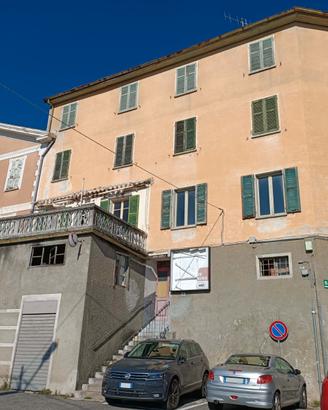 Ex albergo con vista lago da ristrutturare - Poten