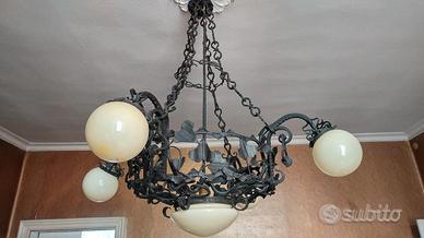 Lampadario in ferro battuto dei primi del '900