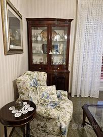 Riproduzione di mobili in legno ciliegio