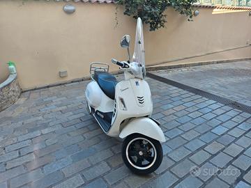 Piaggio Vespa 300 GTS SUPER