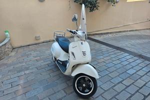 Piaggio Vespa 300 GTS SUPER