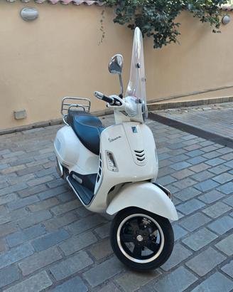 Piaggio Vespa 300 GTS SUPER
