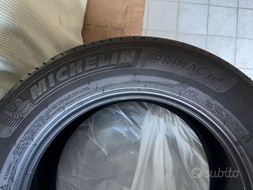 Gomme Estive Michelin 235/60 R17 102V - Nuove
