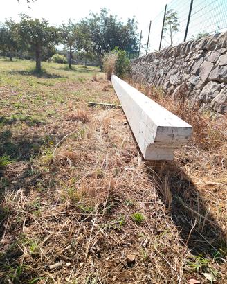 Trave e  3 pilastri in  legno lamellare 