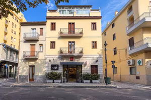 5 LOCALI A SAN GIOVANNI ROTONDO