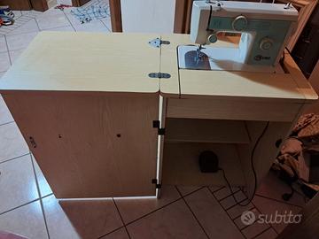 Macchina da cucire con mobile