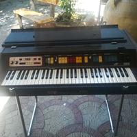 Pianola elettronica con accompagnamento