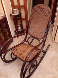 Sedia a dondolo Thonet originale