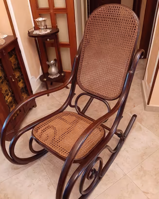 Sedia a dondolo Thonet originale