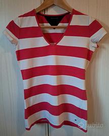 Maglietta a righe bianche e fragola