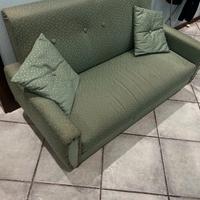 Divanetto 2 posti stile classico verde con cuscini