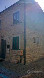 Casa di paese in pietra