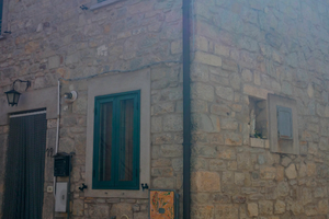 Casa di paese in pietra