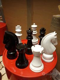 Scacchi giganti in ceramica