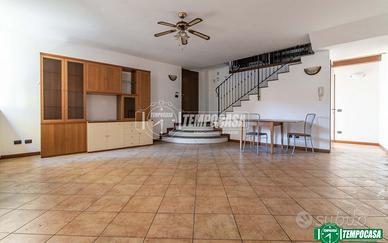 IN CENTRO A CANTALUPO AMPIO APPARTAMENTO SENZA SPE