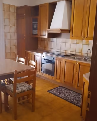 Cucina completa  e tavolo