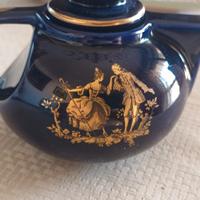 Teiera in porcellana vintage. 