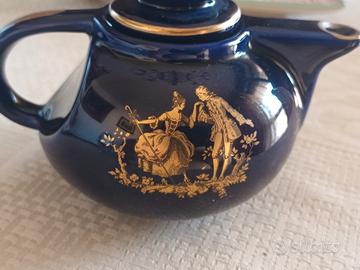 Teiera in porcellana vintage. 