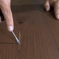 Riparazione graffi parquet SENZA levigare tutto