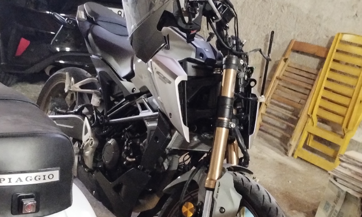 LEGGERE DESC. Honda cb125r pezzi di rica