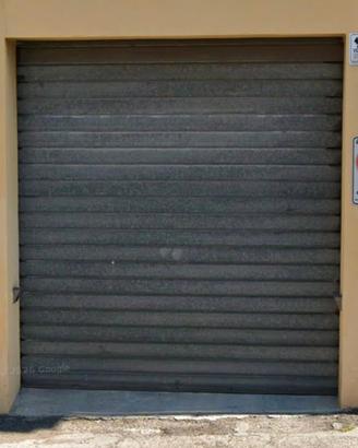 Serranda avvolgibile garage  con  telecomando 