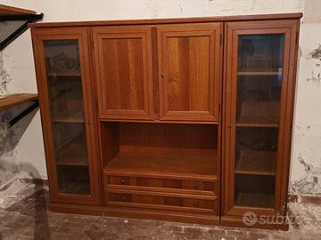 Credenza in legno di qualità con ante e cassetti