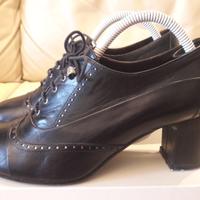 Scarpe inglesine con tacco