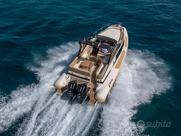 Solemar 33 SE con 2 x 300 HP Mercury