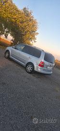 volkswagen Touran 7 posti  2.0 tdi anno 2004
