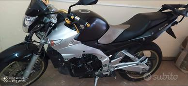 Motociclo Suzuki GSR 600