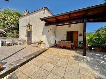 VILLA SINGOLA A MONOPOLI