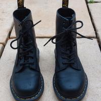 ANFIBI DR. MARTENS NERI DONNA N 37 €120