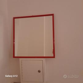 Specchio Con cornicetta rossa 