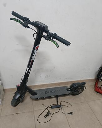 monopattino elettrico Ducati 