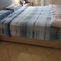 Letto matrimoniale con cassettone