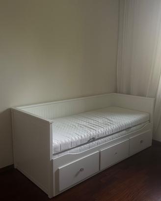 Letto estraibile Ikea con 3 cassetti + 2 materassi