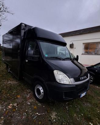 Autonegozio paninoteca ambulante food truck