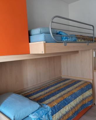 Cameretta con letto a castello