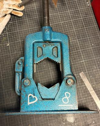 Morsa per tubi da banco