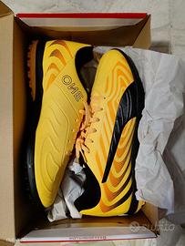 Scarpe da calcetto PUMA e parastinchi NIKE
