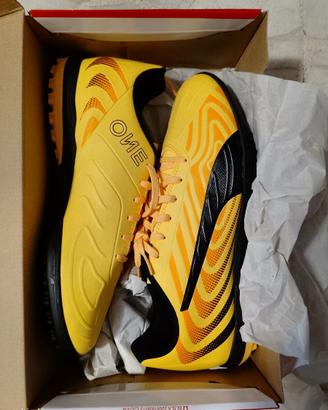Scarpe da calcetto PUMA e parastinchi NIKE