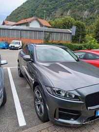 Jaguar F Pace
