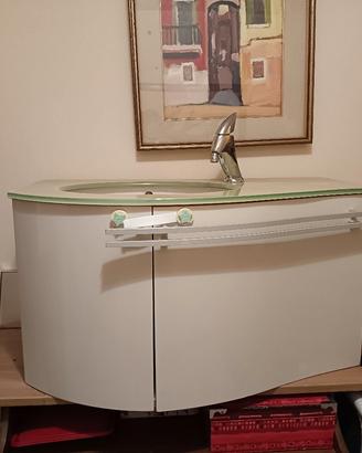 mobile bagno sospeso
